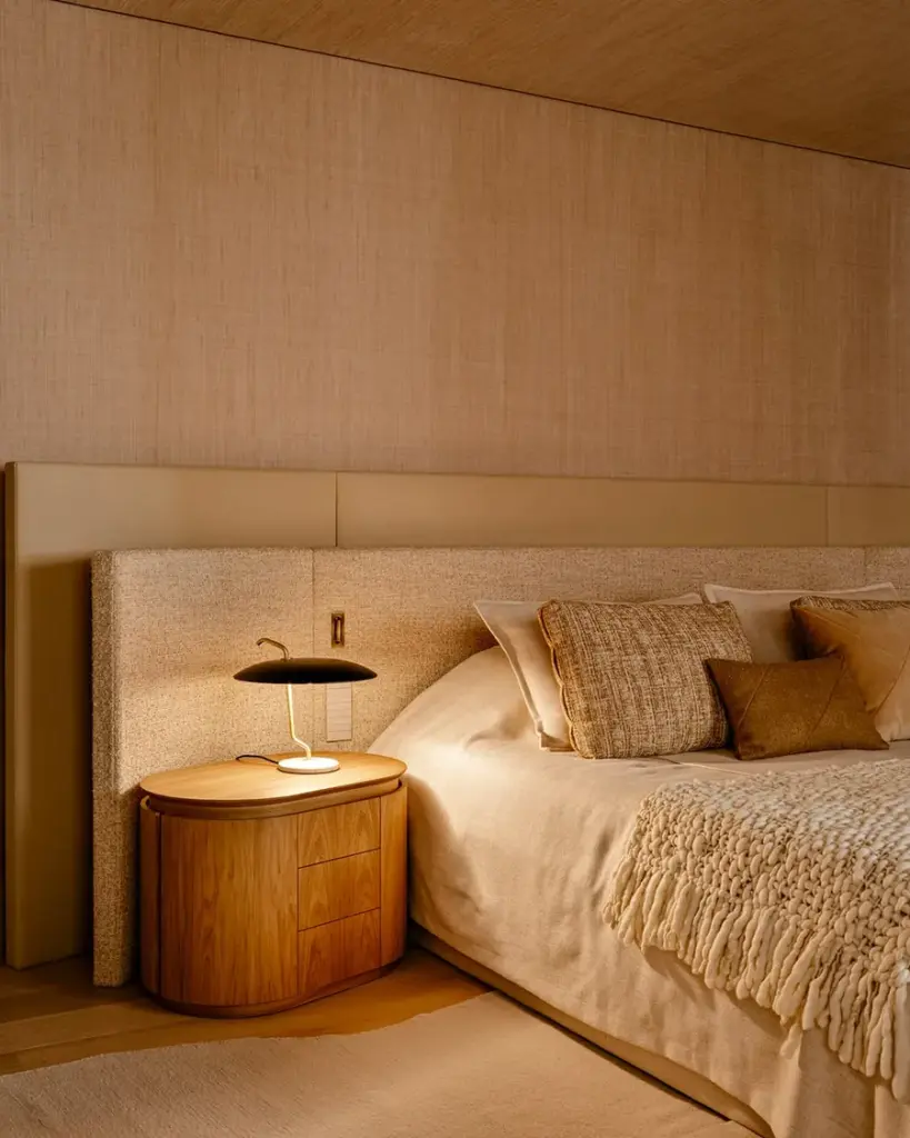 Wall to wall carpet in a hotel suite